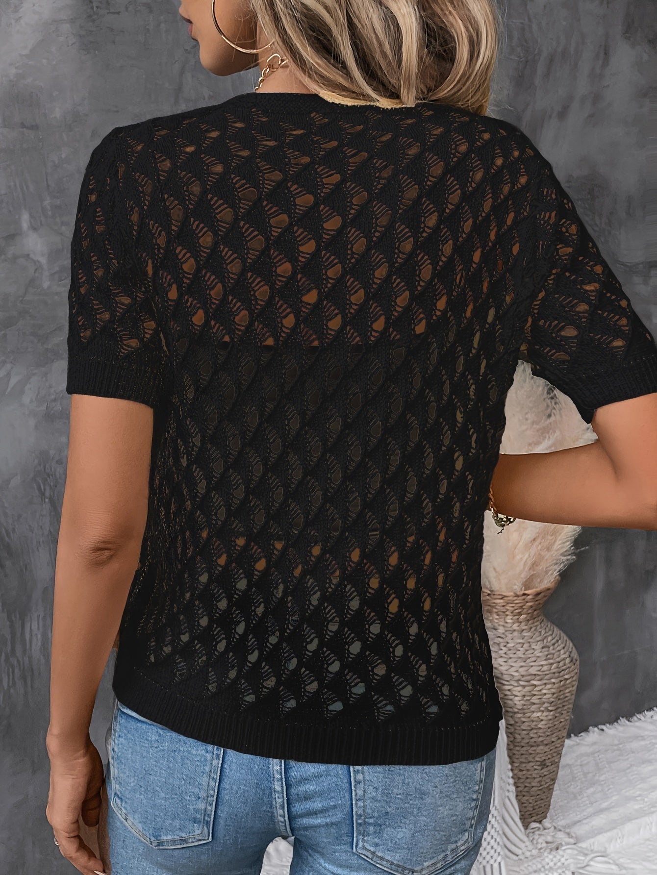 Evé™ | Top de Punto con Diseño Calado para un Look Fresco y Elegante