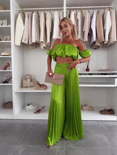 Delena™ | Conjunto satinado con top off-shoulder y pantalón plisado