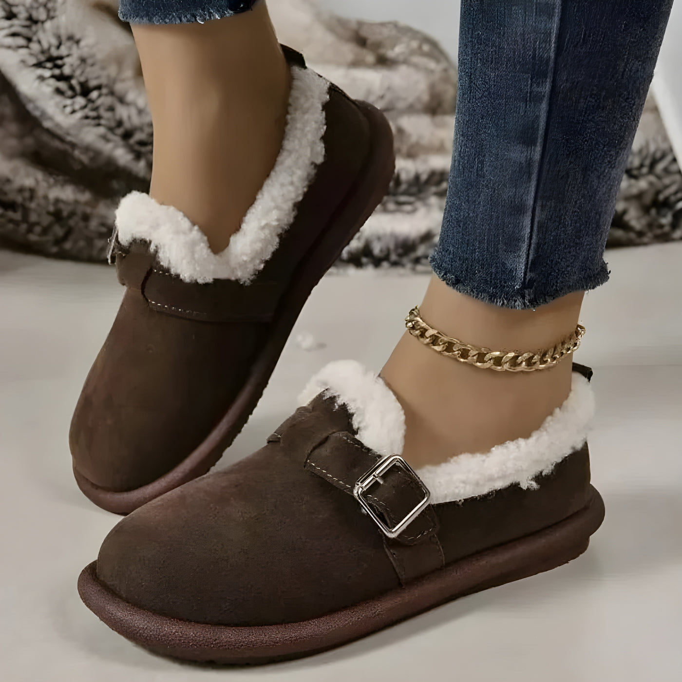 Polly™ | Zuecos afelpados con hebilla