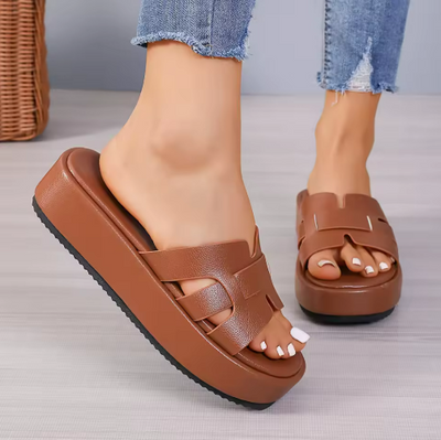 Siliona™ | Sandalia Elevada y Cómoda